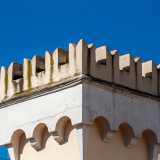 E a coronare questo gioiello ritroviamo ancora quelle raffinate merlature che da pi� di un secolo rendono il Palazzo De Cillis unico e sorprendente